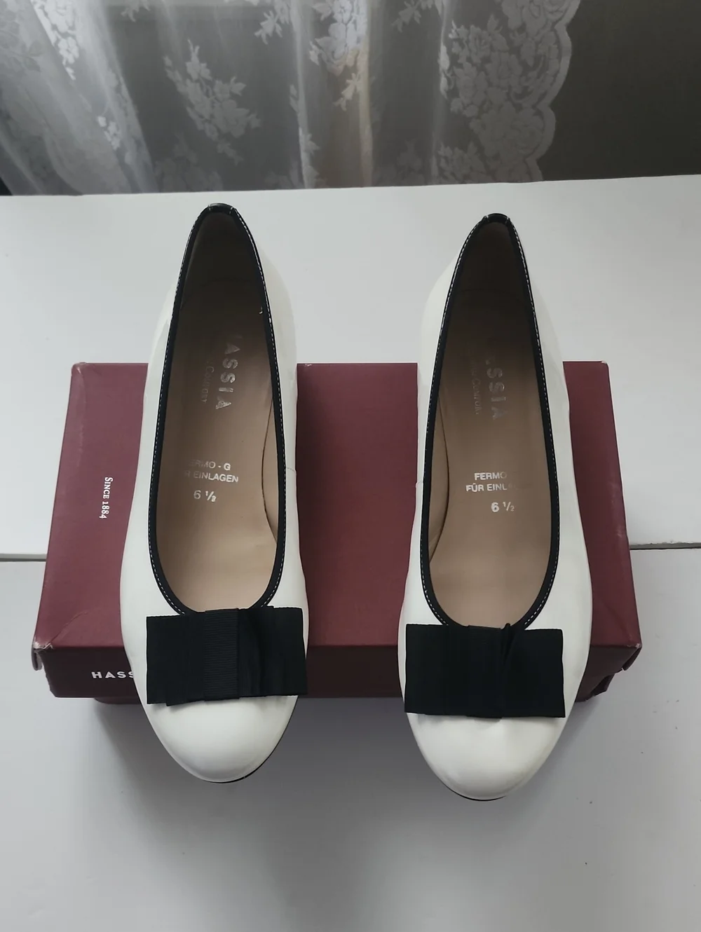 White Leather Bow Trim Flats